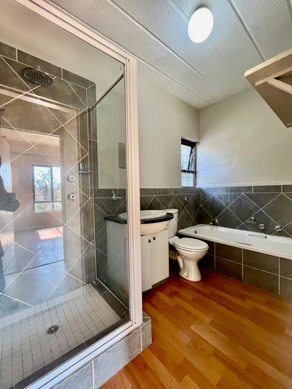 To Let 1 Bedroom Property for Rent in Waverley Gauteng