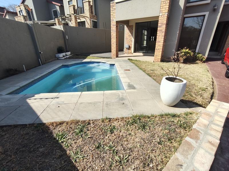 To Let 3 Bedroom Property for Rent in Fourways Gauteng