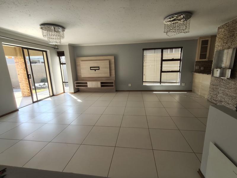 To Let 3 Bedroom Property for Rent in Fourways Gauteng