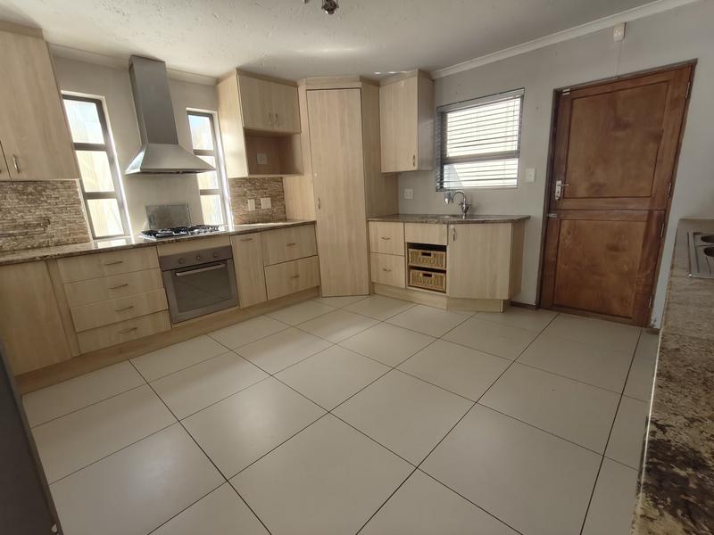 To Let 3 Bedroom Property for Rent in Fourways Gauteng