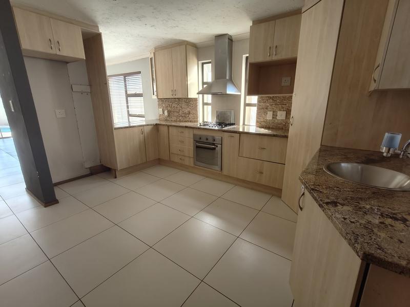 To Let 3 Bedroom Property for Rent in Fourways Gauteng