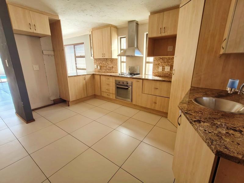 To Let 3 Bedroom Property for Rent in Fourways Gauteng