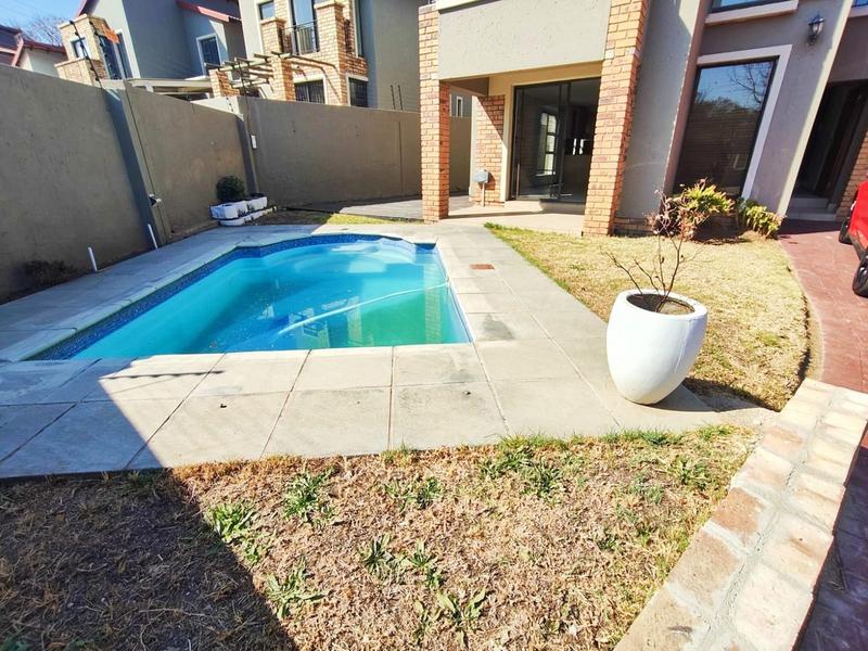 To Let 3 Bedroom Property for Rent in Fourways Gauteng