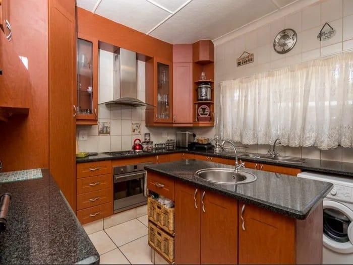 To Let 4 Bedroom Property for Rent in Kempton Park Gauteng