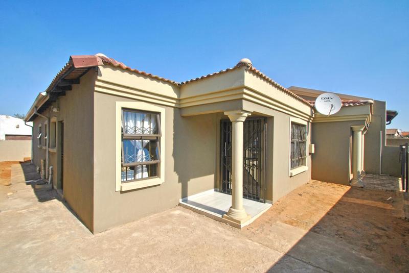 3 Bedroom Property for Sale in Roodekop Gauteng