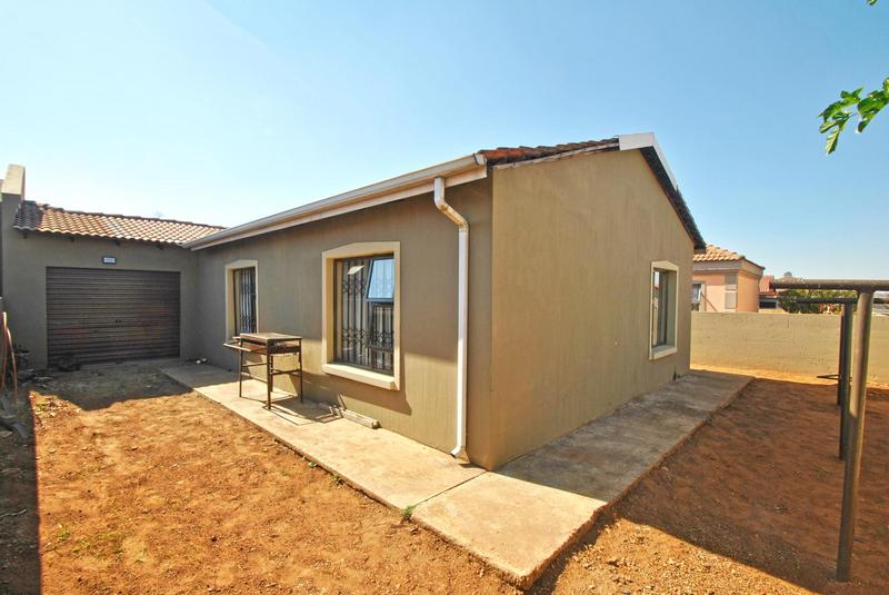 3 Bedroom Property for Sale in Roodekop Gauteng