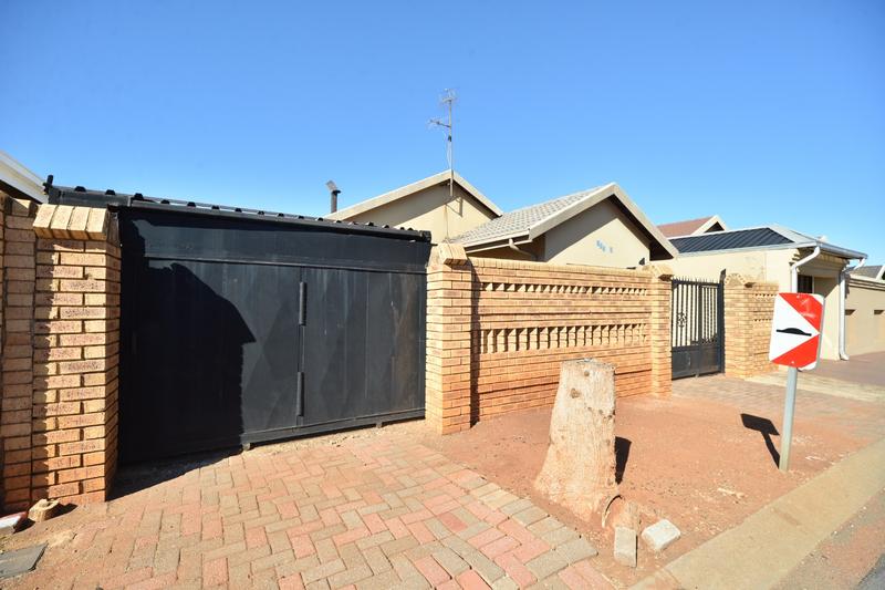 To Let 3 Bedroom Property for Rent in Protea North Gauteng