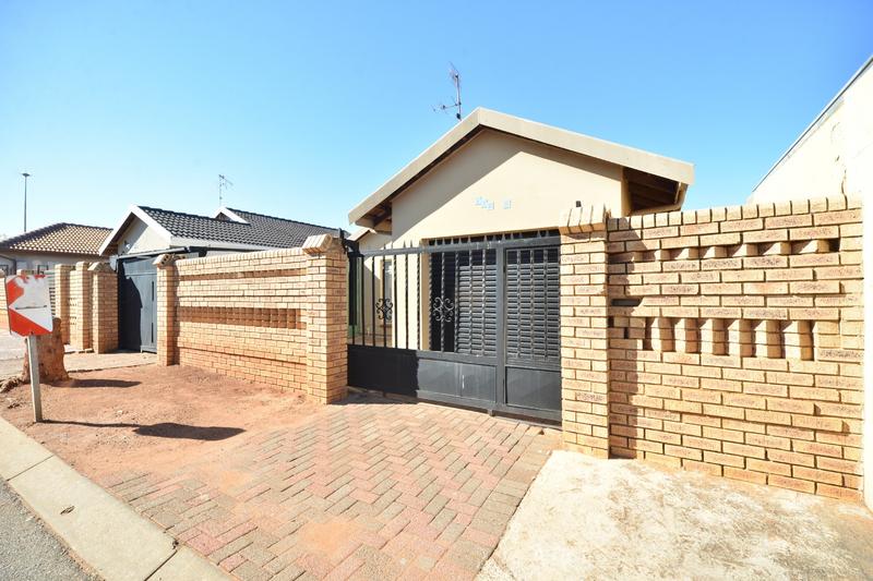 To Let 3 Bedroom Property for Rent in Protea North Gauteng