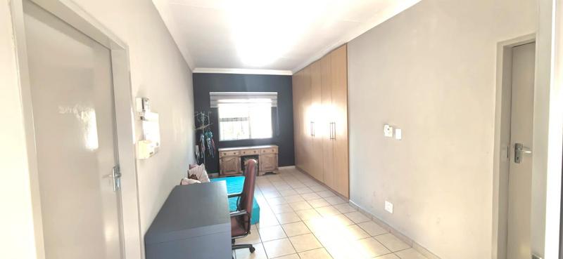 7 Bedroom Property for Sale in Erasmia Gauteng