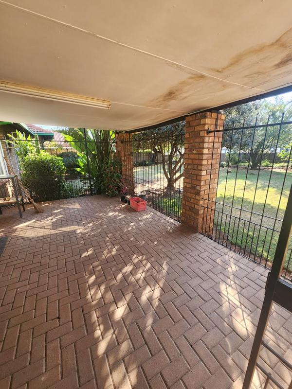 5 Bedroom Property for Sale in Erasmia Gauteng