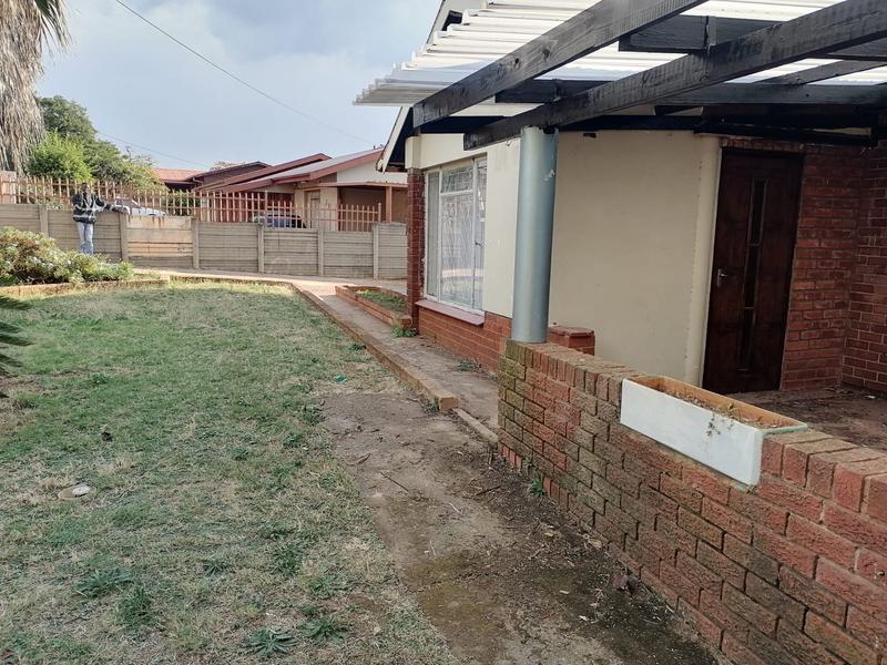 To Let commercial Property for Rent in Kwaggasrand Gauteng