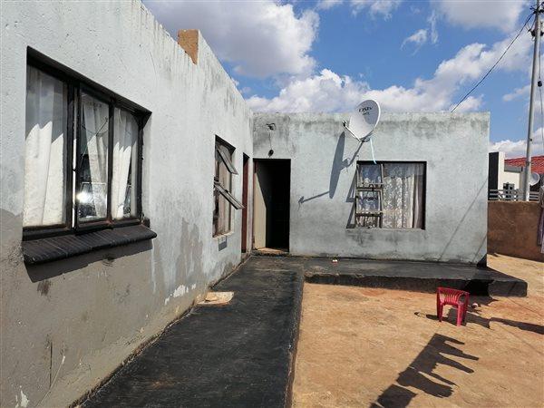 7 Bedroom Property for Sale in Atteridgeville Gauteng