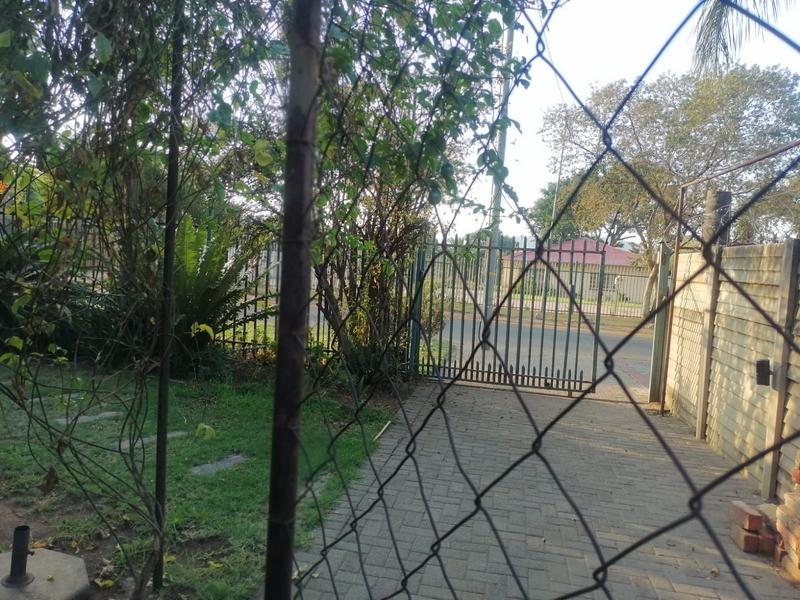 To Let 3 Bedroom Property for Rent in Booysens Gauteng