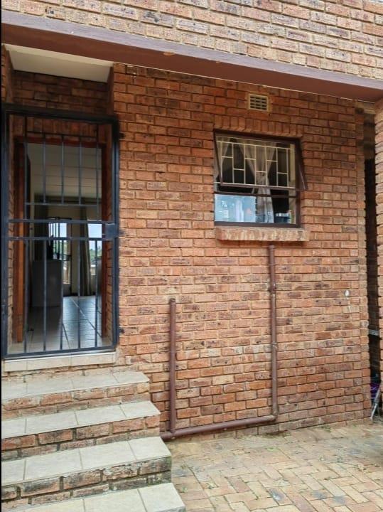 2 Bedroom Property for Sale in Florida Gauteng