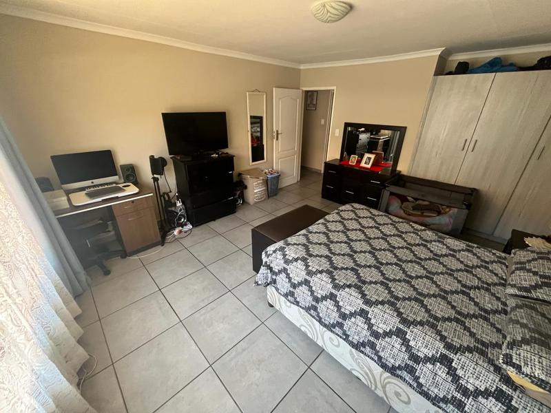 2 Bedroom Property for Sale in Florida Gauteng