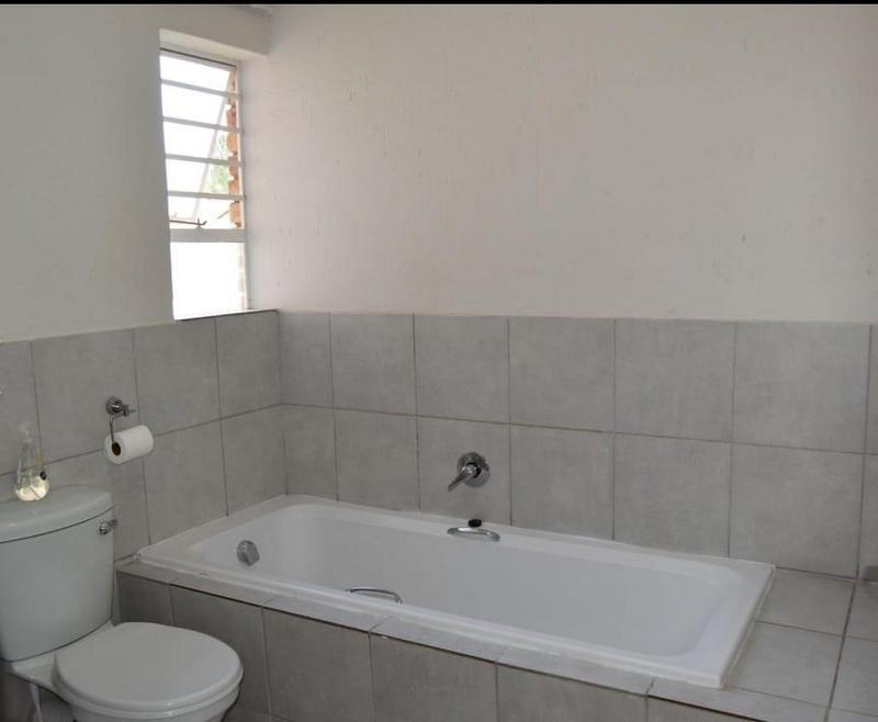 3 Bedroom Property for Sale in Wilgeheuwel Gauteng