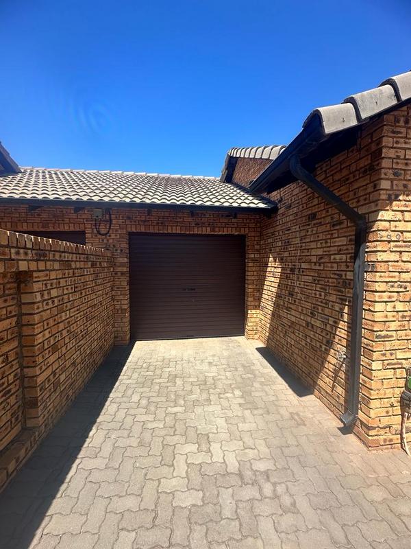 2 Bedroom Property for Sale in Witpoortjie Gauteng