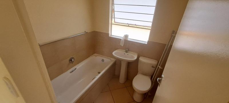 2 Bedroom Property for Sale in Witpoortjie Gauteng