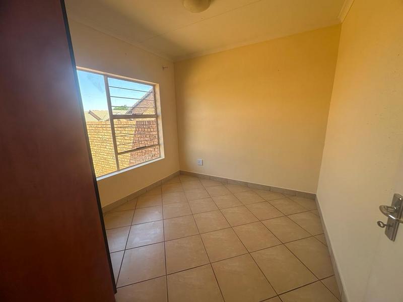 2 Bedroom Property for Sale in Witpoortjie Gauteng