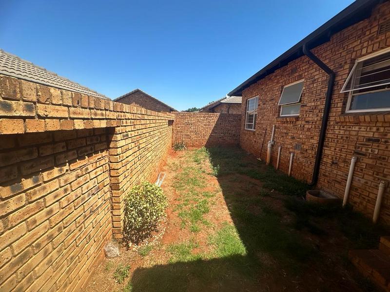 2 Bedroom Property for Sale in Witpoortjie Gauteng