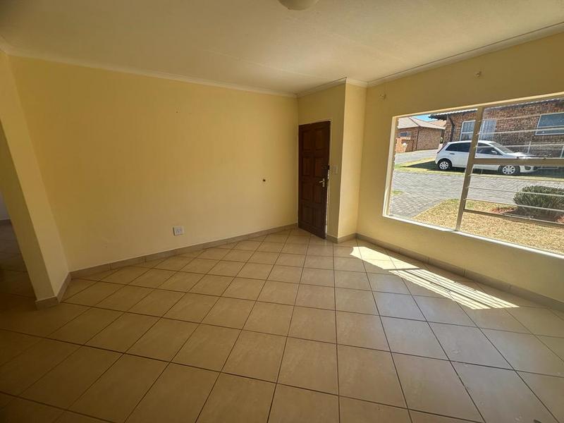 2 Bedroom Property for Sale in Witpoortjie Gauteng