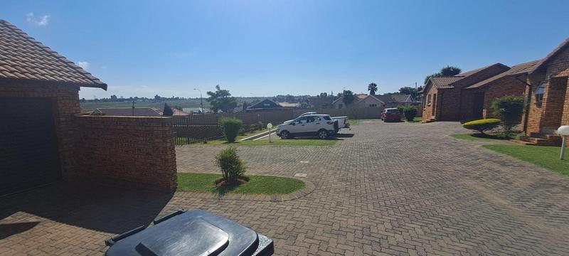 3 Bedroom Property for Sale in Witpoortjie Gauteng