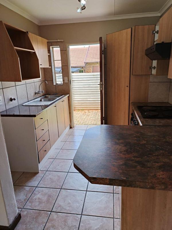 2 Bedroom Property for Sale in La Montagne Gauteng