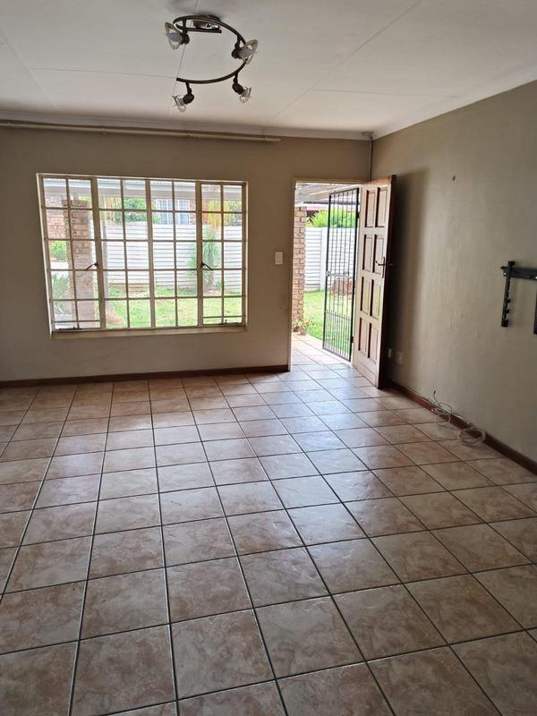 2 Bedroom Property for Sale in La Montagne Gauteng