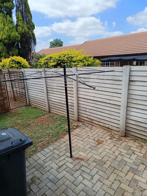 2 Bedroom Property for Sale in La Montagne Gauteng