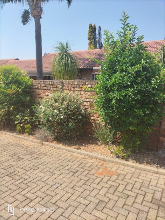 2 Bedroom Property for Sale in La Montagne Gauteng