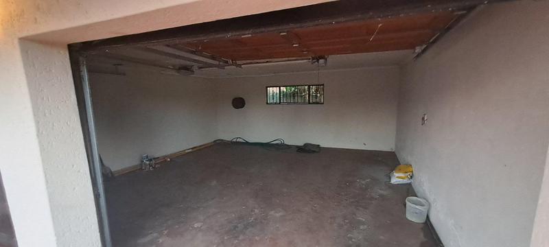 4 Bedroom Property for Sale in Wentworth Park Gauteng