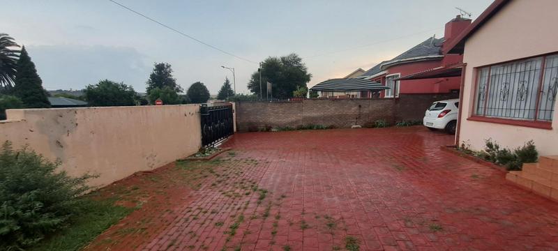 4 Bedroom Property for Sale in Wentworth Park Gauteng