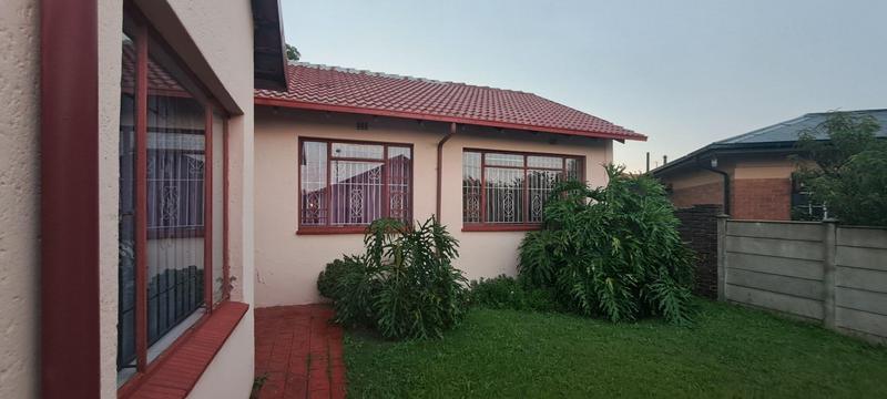 4 Bedroom Property for Sale in Wentworth Park Gauteng