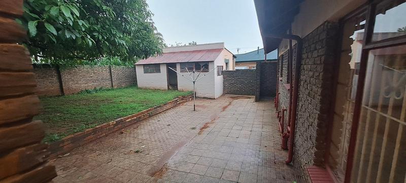 4 Bedroom Property for Sale in Wentworth Park Gauteng