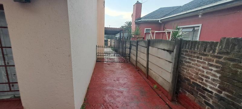 4 Bedroom Property for Sale in Wentworth Park Gauteng