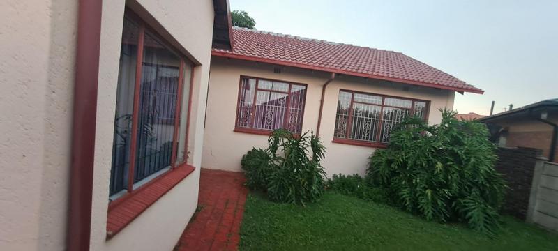 4 Bedroom Property for Sale in Wentworth Park Gauteng