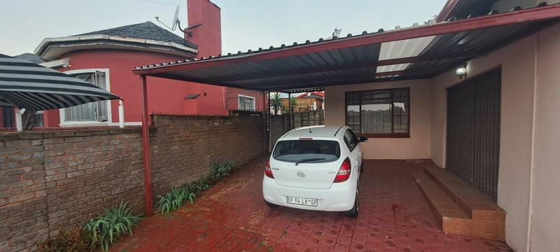 4 Bedroom Property for Sale in Wentworth Park Gauteng