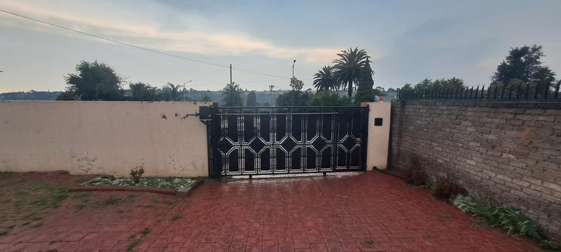 4 Bedroom Property for Sale in Wentworth Park Gauteng