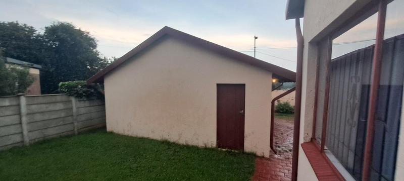 4 Bedroom Property for Sale in Wentworth Park Gauteng