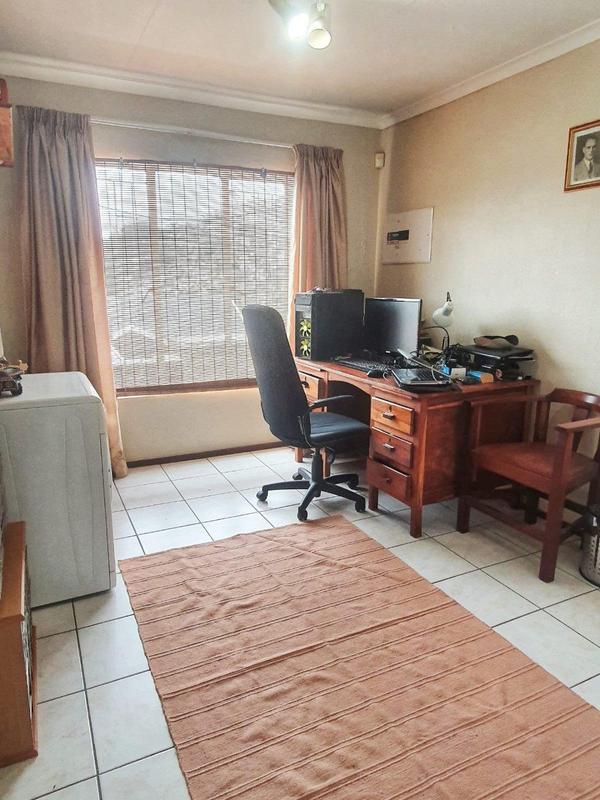 3 Bedroom Property for Sale in Helderkruin Gauteng