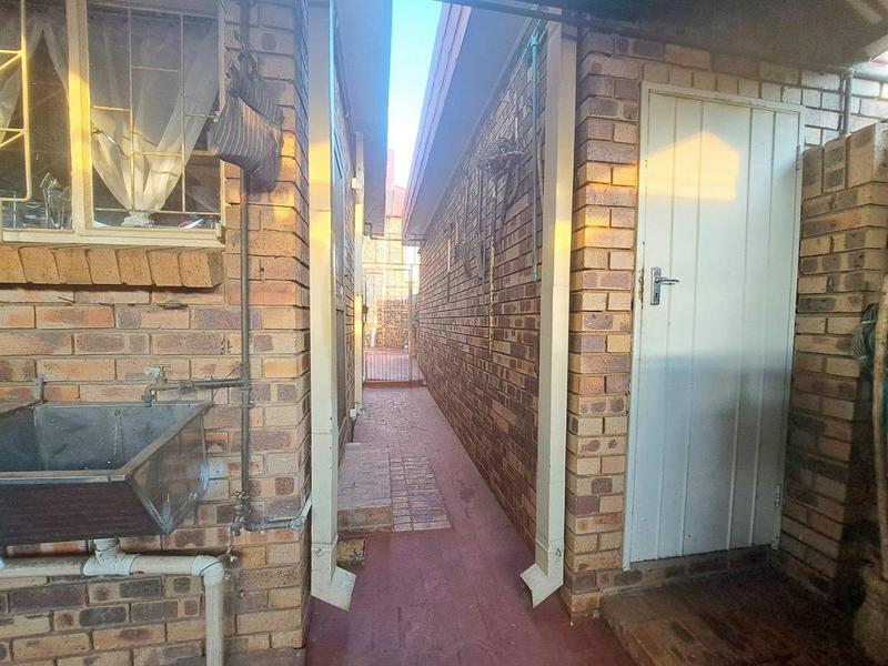 3 Bedroom Property for Sale in Annlin Gauteng