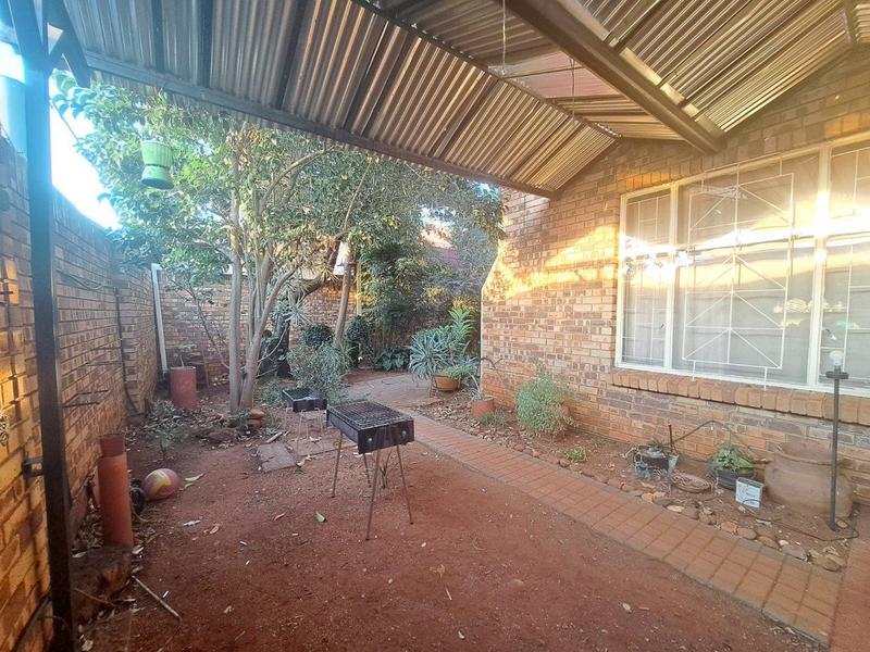 3 Bedroom Property for Sale in Annlin Gauteng