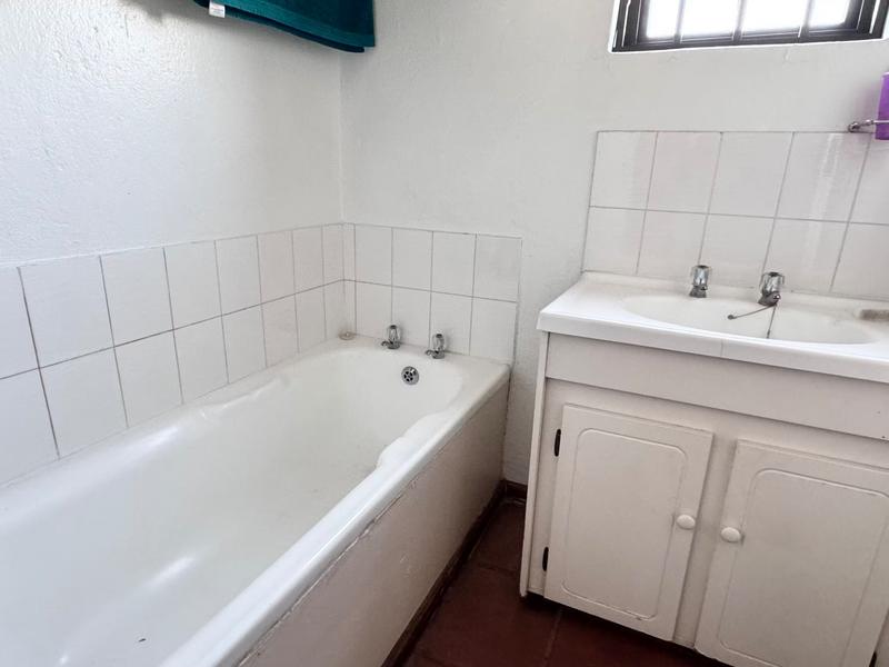 To Let 2 Bedroom Property for Rent in Petervale Gauteng