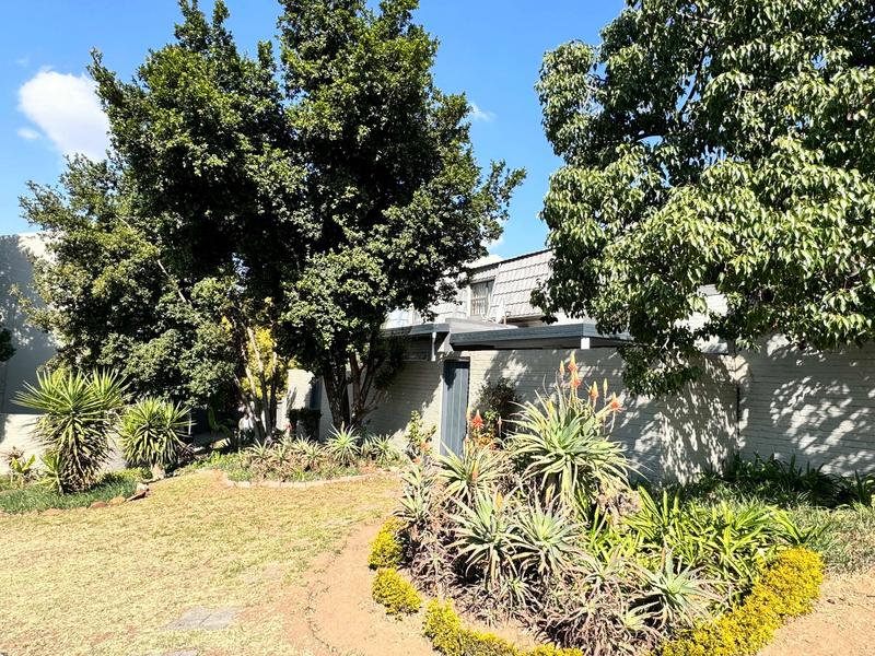 To Let 2 Bedroom Property for Rent in Petervale Gauteng