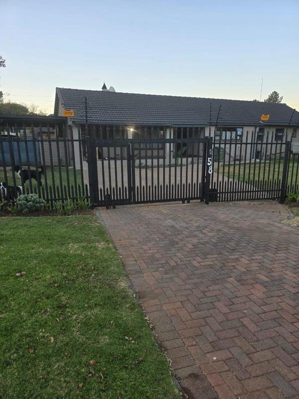 4 Bedroom Property for Sale in Raceview Gauteng