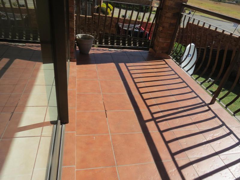 3 Bedroom Property for Sale in Sonneveld Gauteng