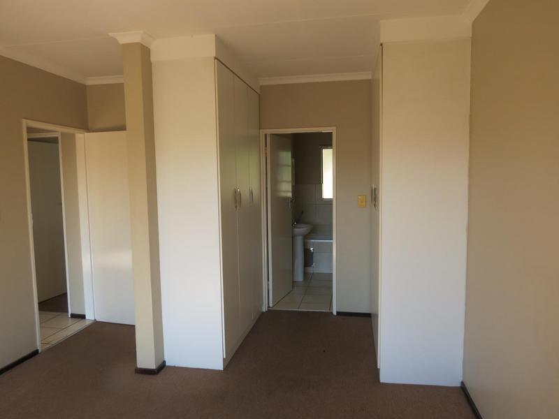 3 Bedroom Property for Sale in Sonneveld Gauteng