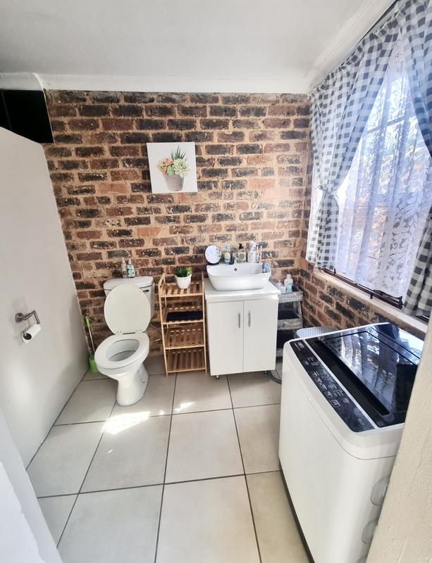 To Let 1 Bedroom Property for Rent in Rustivia Gauteng