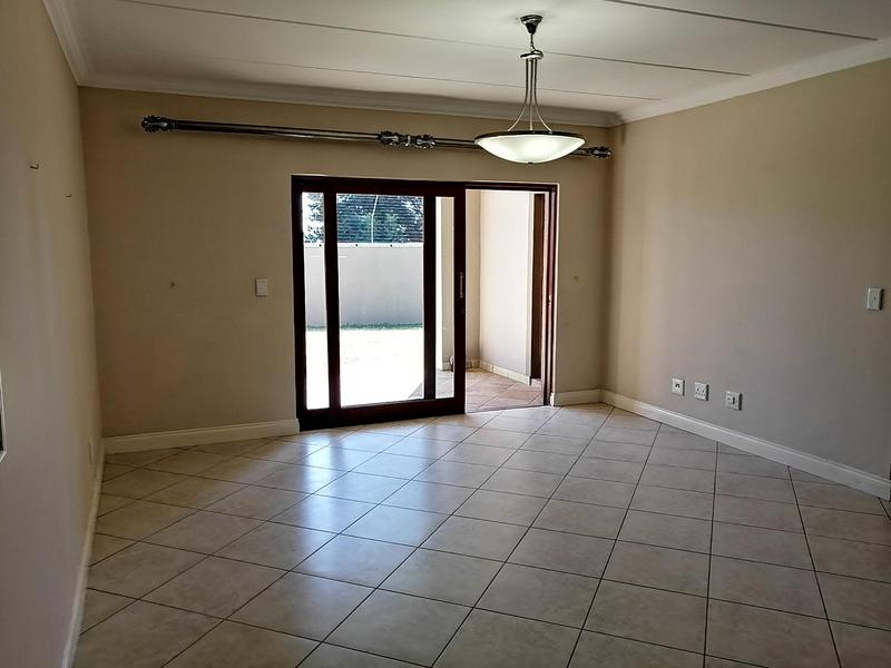 2 Bedroom Property for Sale in Crowthorne Gauteng