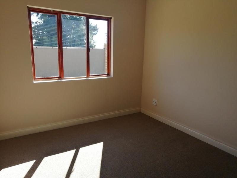 2 Bedroom Property for Sale in Crowthorne Gauteng